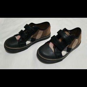 Burberry kids v-strap shoes SZ- 12us /29eu